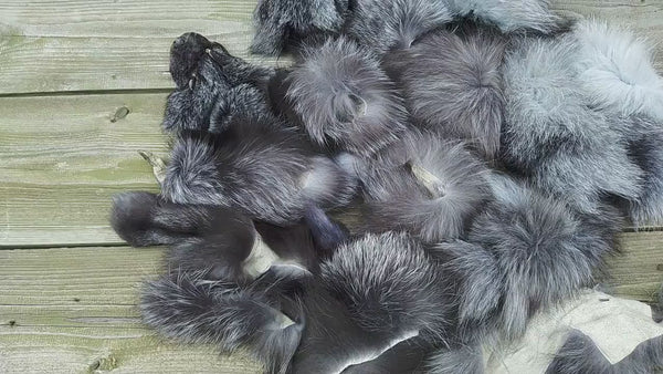 Fox pelt, Real fur scraps, Mix of real fur pieces, Unsorted natural fox fur for crafts, Material for DIY, Taxidermy scraps, Raw materials